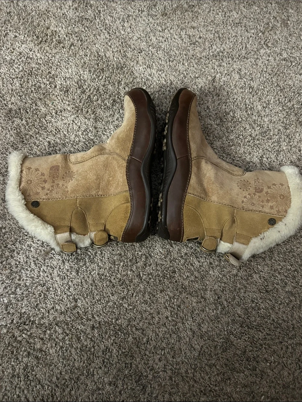 The North Face Abby III shearling snow boots in tan suede, Size 10